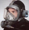The Divator mask here, is fitted with its unique communication system, which uses sonar waves to carry audible sound signal, then converting it to RF signal, for amplification and onward transmission. The communicator is an accessory and is not included with the price of the mask. You will also need to select a suitable supply hose. READ THE INSET PANEL FOR A CLEAR LOOK AT THE OPTIONS AND SPECIFICATIONS.